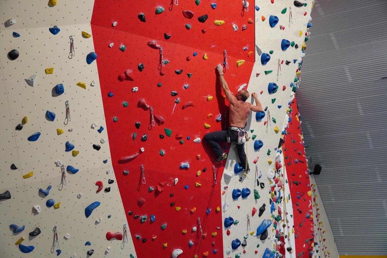 Skupinové lezení na stěně pro dospělé (pravidelné tréninky) - 10 vstupů